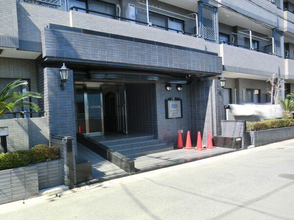 【ローズガーデン行徳弐番館】エントランス