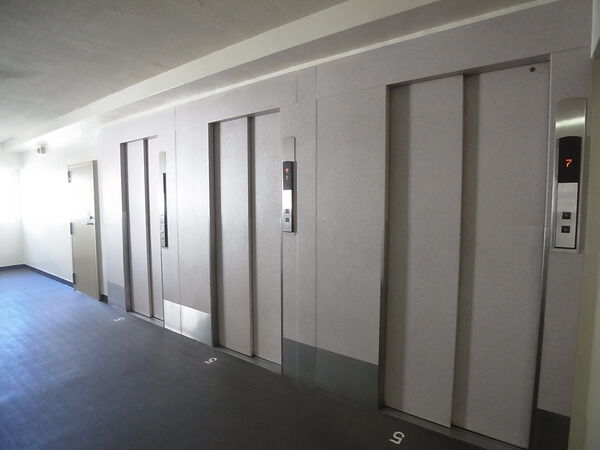 【行徳マンション】エレベーターホール