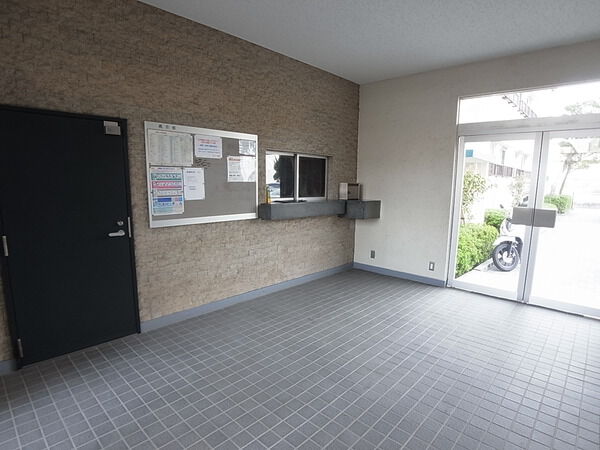 【行徳第２スカイハイツ】エントランス内