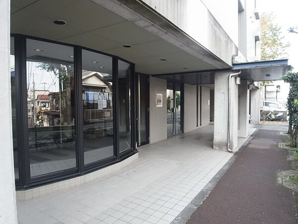 【ハイネス小竹向原】エントランス