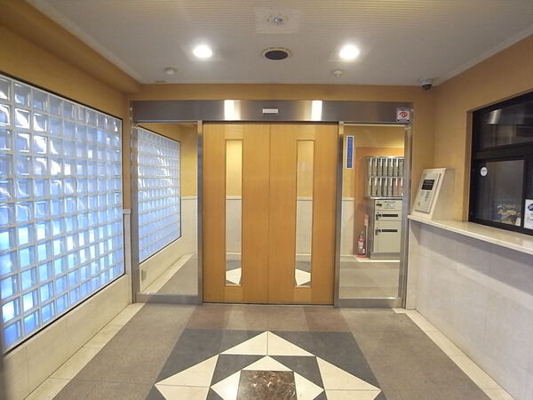 【ロイヤルパレス池袋西】エントランス 【ロイヤルパレス池袋西】エントランス