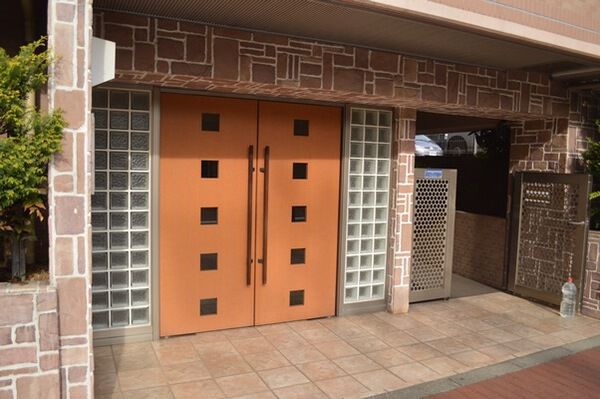 【ワールドパレス池袋立教通り】エントランス 【ワールドパレス池袋立教通り】エントランス