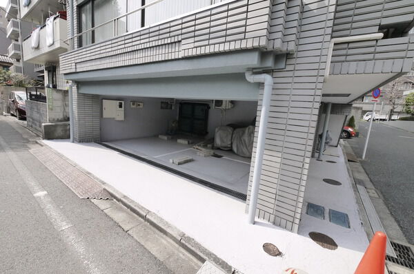 【パークハイツ護国寺】駐車場 【パークハイツ護国寺】駐車場