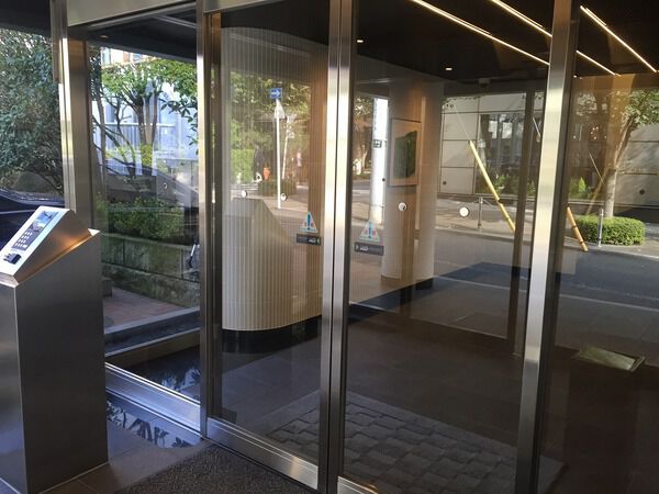 【南青山ハウス】エントランス