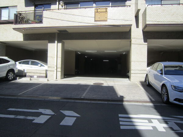 【三田グレース】駐車場アプローチ