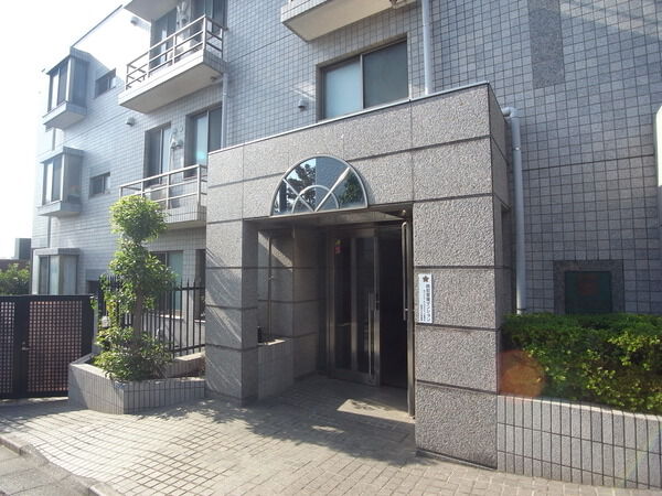 【ナイスステージ大森山王西】エントランスアプローチ 【ナイスステージ大森山王西】エントランスアプローチ