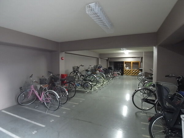 【クリオ西高島平参番館】駐輪場