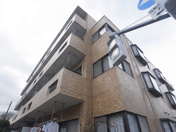 【ライオンズマンション西高島平】外観写真