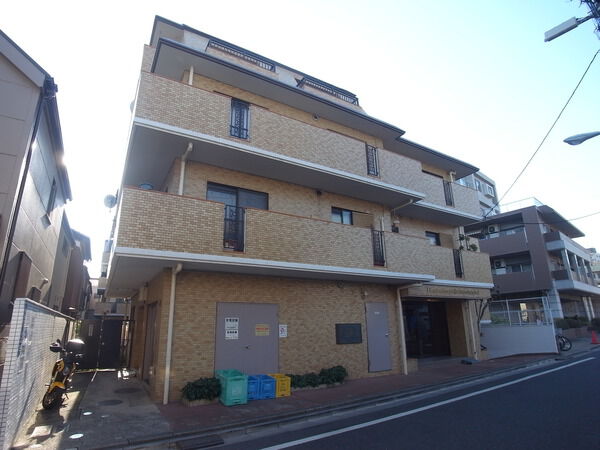 【ライオンズマンション西高島平第2】外観写真