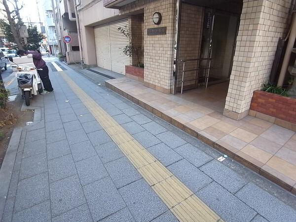 【パラストネオ板橋】前面歩道