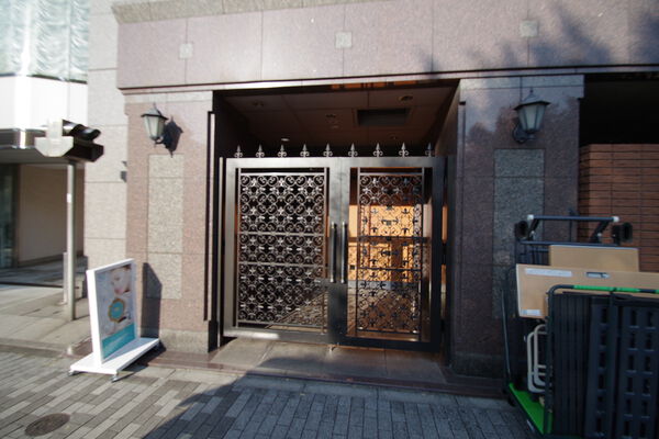 【フォーチュンコート新宿御苑前】エントランス