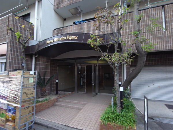 【ライオンズマンション一之江】エントランス