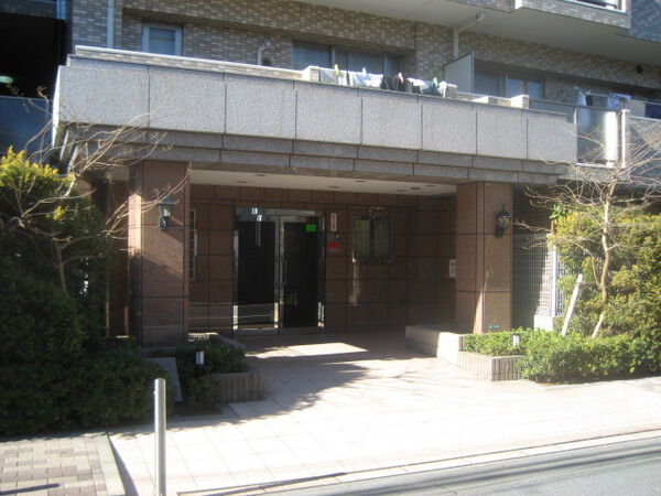 【ローヤルシティ一之江】エントランス