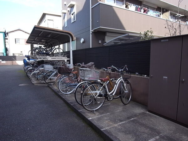 【エヴァーグリーン瑞江】自転車置場