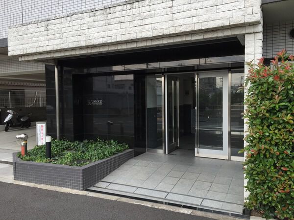 【ラ・シード瑞江】エントランス前