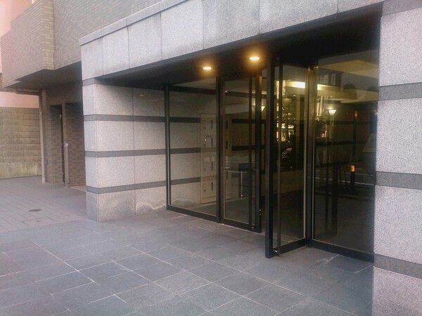 【ルーブル大塚】エントランス