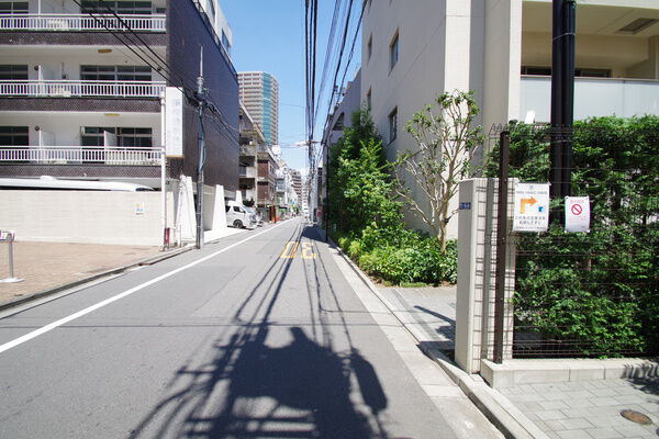 【ブランズ西新宿】前面道路