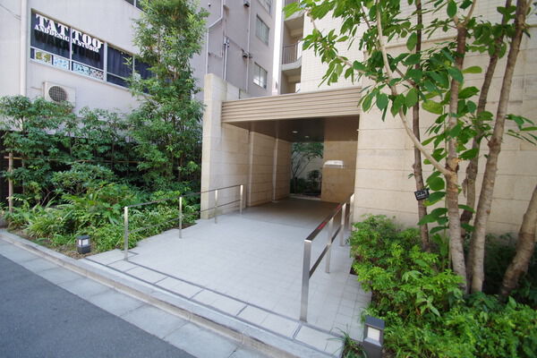 【ブランズ西新宿】エントランス