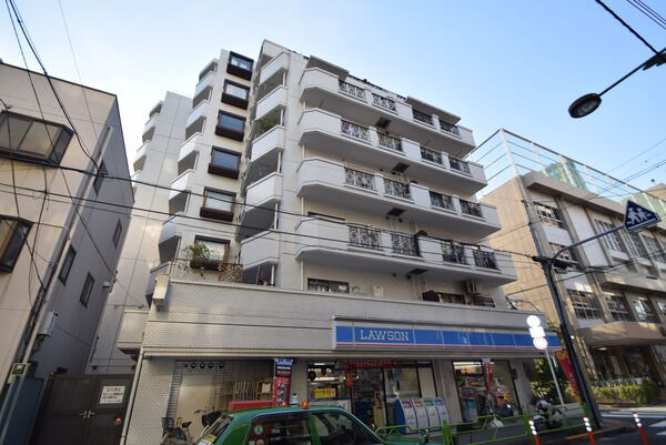 【ワコー月島マンション】外観写真