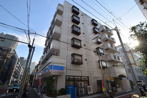 【ワコー月島マンション】外観写真