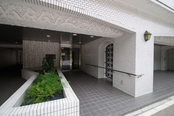 【マンションヴィップ新宿御苑】エントランス 【マンションヴィップ新宿御苑】エントランス