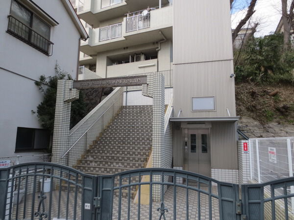 【クリオ西谷伍番館】エントランス