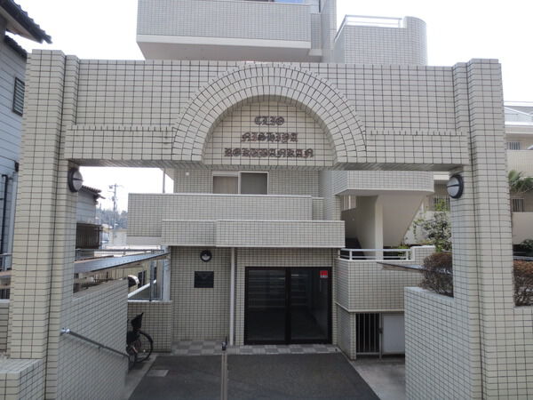 【クリオ西谷６番館】エントランス