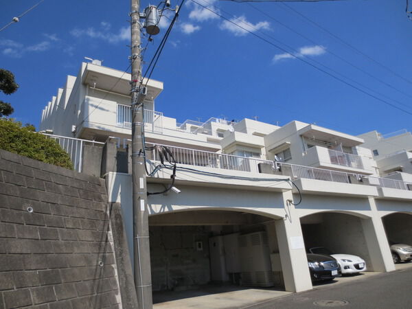 【サンハイツ新井町】外観写真 【サンハイツ新井町】外観写真