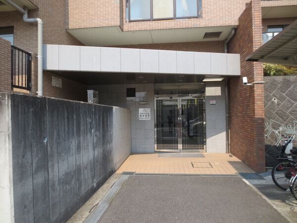 【ネオマイム横浜西谷】エントランス