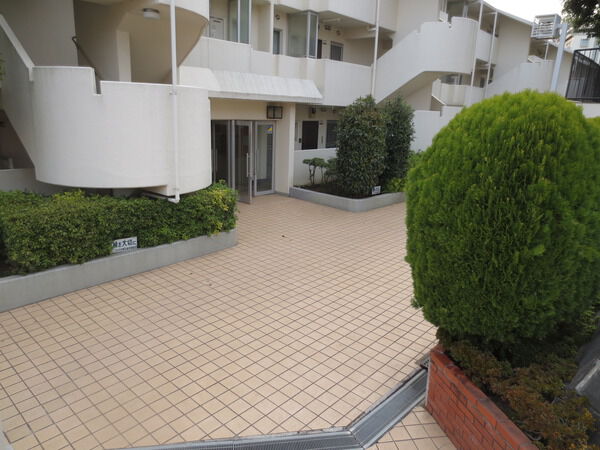 【コスモ白根公園】エントランス