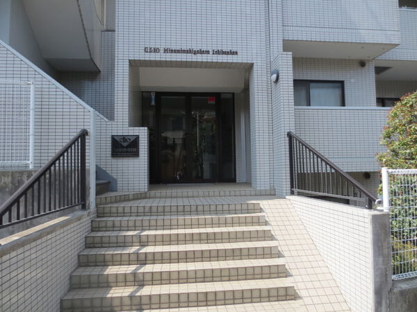 【クリオ南万騎が原壱番館】エントランス