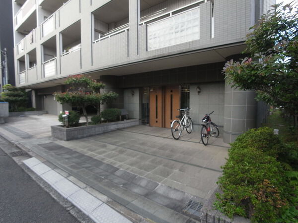 【サングレイスすみれが丘エクシード】エントランス 【サングレイスすみれが丘エクシード】エントランス