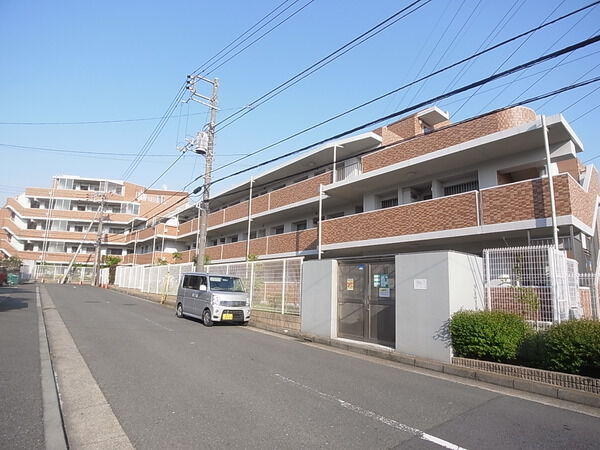 【リブゼ横浜プレシャスコート】外観写真