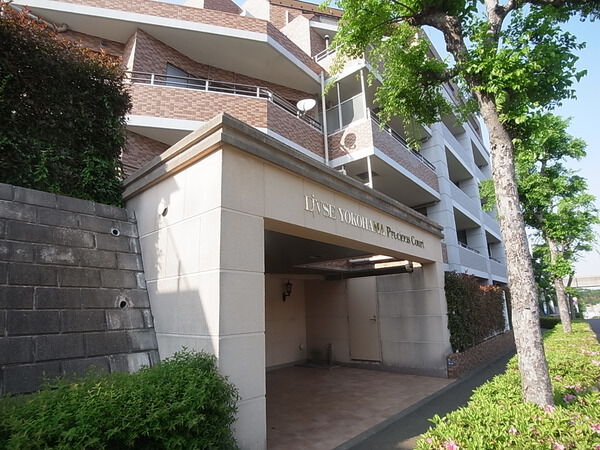 【リブゼ横浜プレシャスコート】エントランス