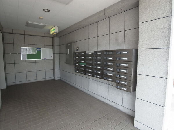 【メゾン大樹寺】エントランス