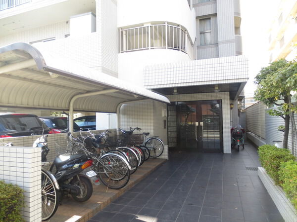 【アメニティ岩倉】エントランス