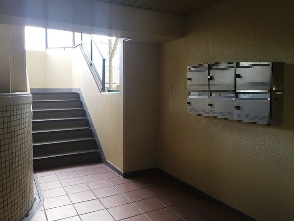 【又穂アイリス】階段・郵便ポスト
