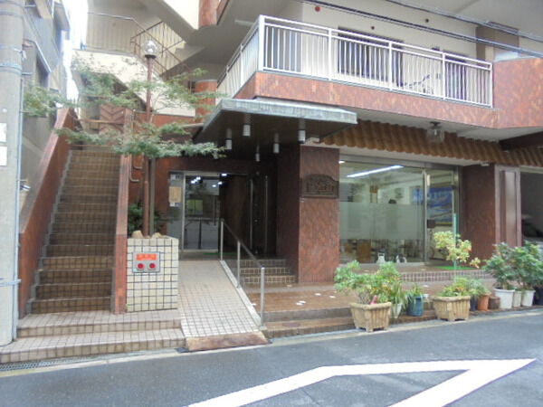 【リッチハイム上本町】エントランスアプローチ