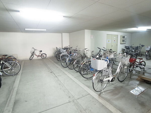 【フォルム学園前】駐輪場