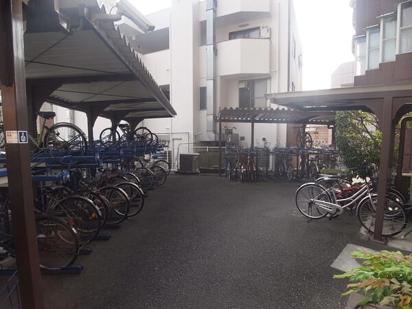 【ライオンズプラザ富雄】駐輪場①