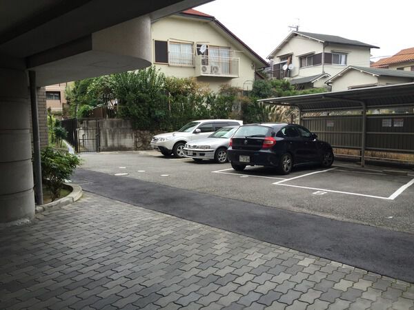 【エテルノディモーラー宝塚】駐車場