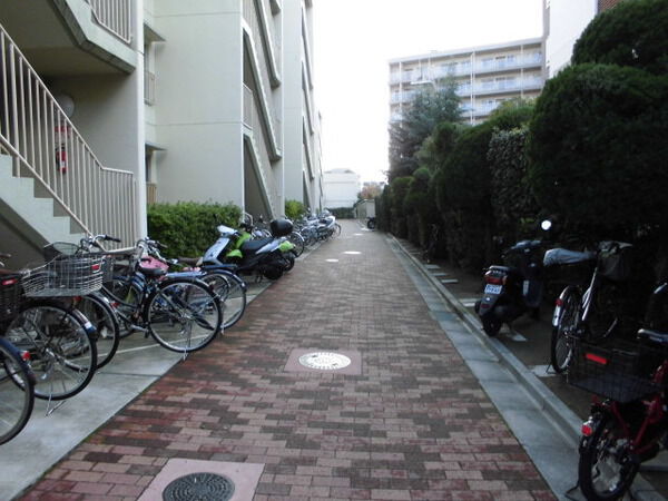 【南千里グリーンハイツ】駐輪場 【南千里グリーンハイツ】駐輪場