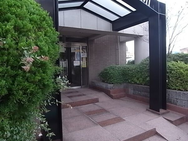 【東急ドエルアルス伊丹】エントランス