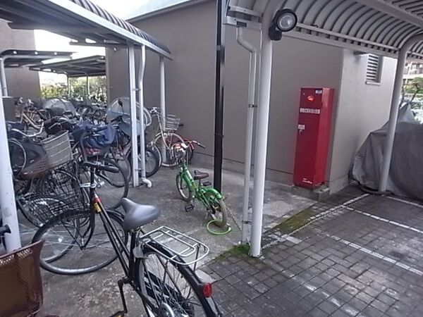 【東急ドエルアルス伊丹】駐輪場