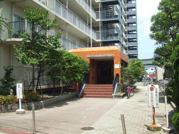 【武庫川公園スカイハイツ】エントランス