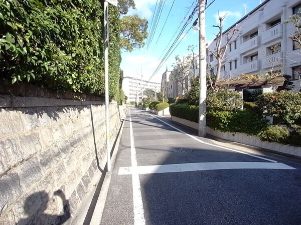 【ファミーユ芦屋川】前面道路