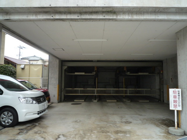 【ビオレータ宝塚】駐車場