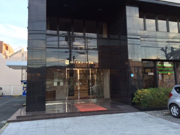 【ロイヤルコート箕面】エントランス