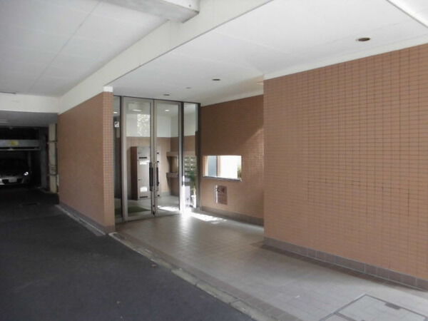 【箕面メイプルコート】エントランス