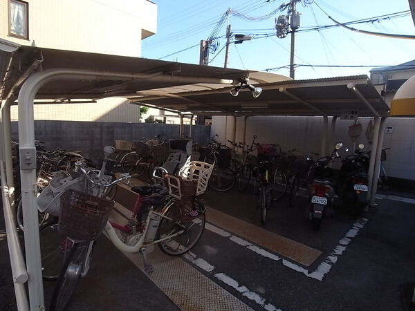 【香枦園パークマンション】駐輪場 【香枦園パークマンション】駐輪場